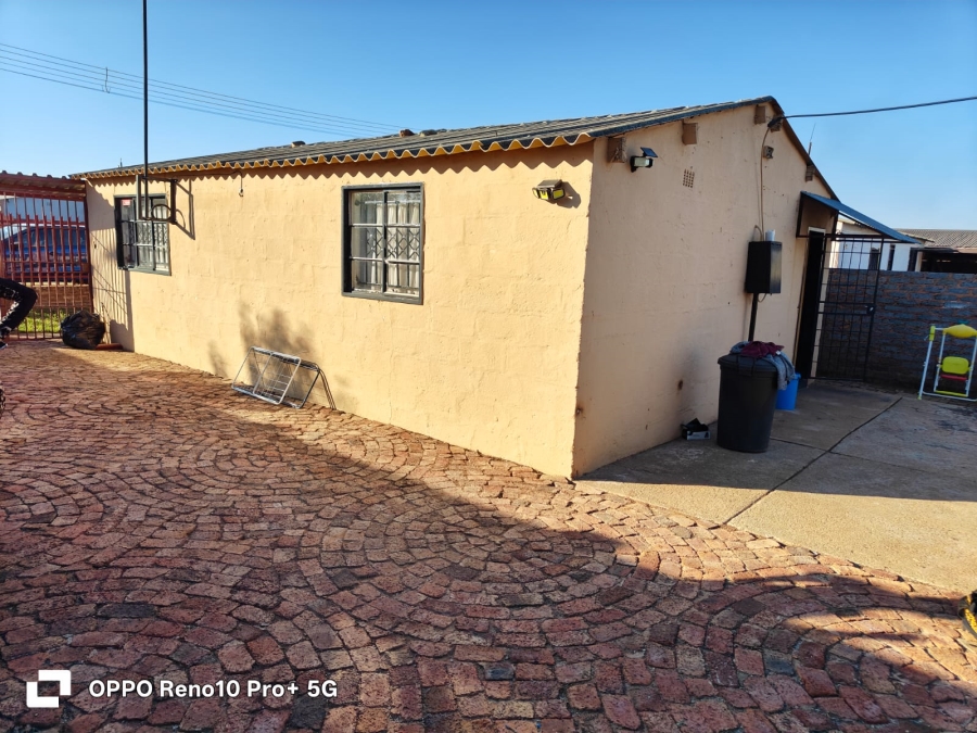 2 Bedroom Property for Sale in Promosa North West